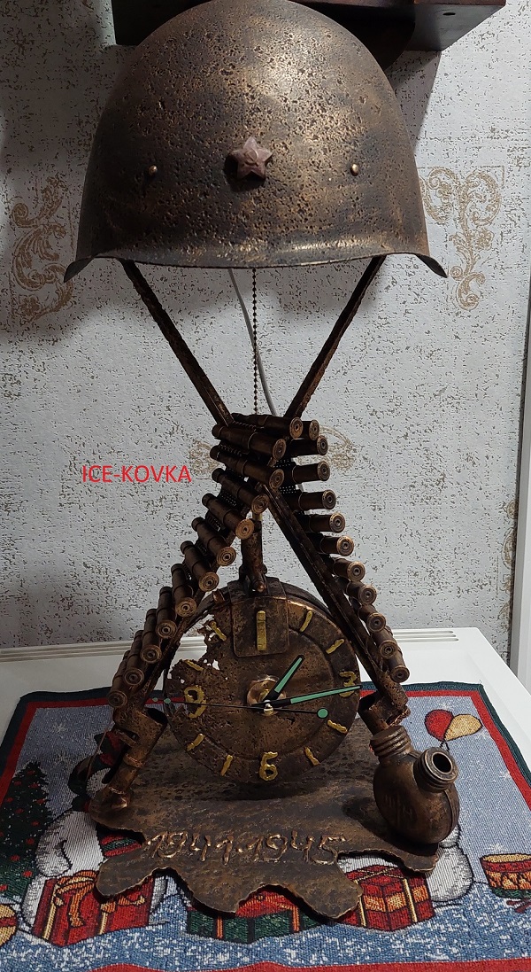 Антуражный светильник с часами 1945.10.000р