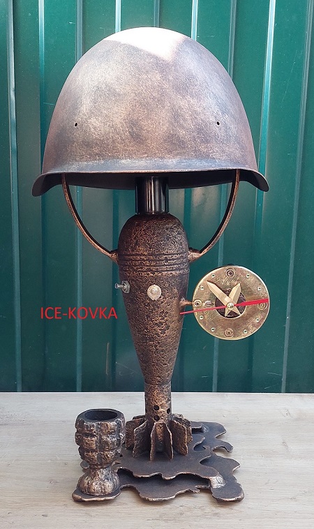 Светильник из советской каски с часами.8500р